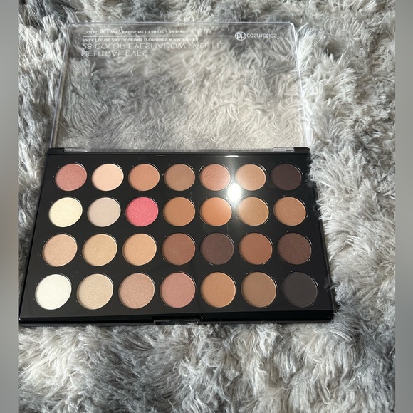 BH Neutrals Palette - Picture 1 of 4